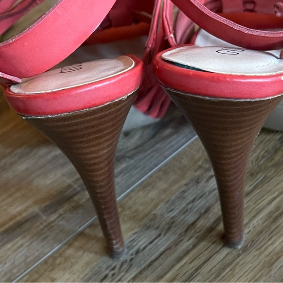 Guess red Leather strappy pumps Sz 7.5 heels - Picture 11 of 12